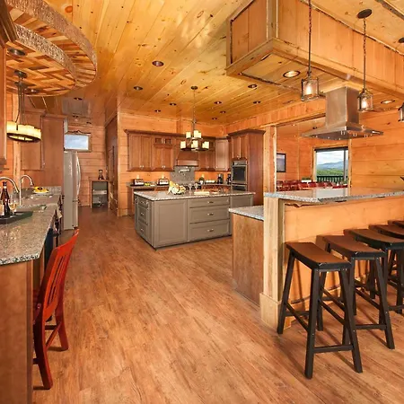 Skyview Mansion:13Bdrm, 17Bath, Sleeps 70, Indoor Pool, Amazing Views-3